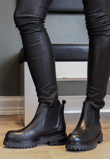 Re:designed Remsy suede boots - Lifestyle La Luna